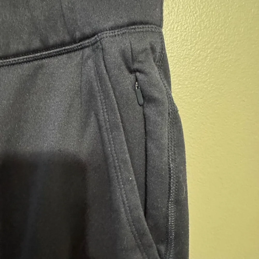 The North Face Men’s Navy Fleeced lined jogger size large